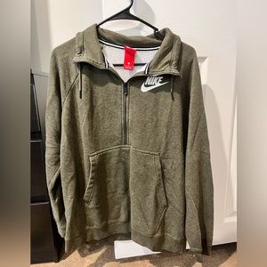 Women’s Large Nike Half-Zip Pullover with large front pocket Color: Green